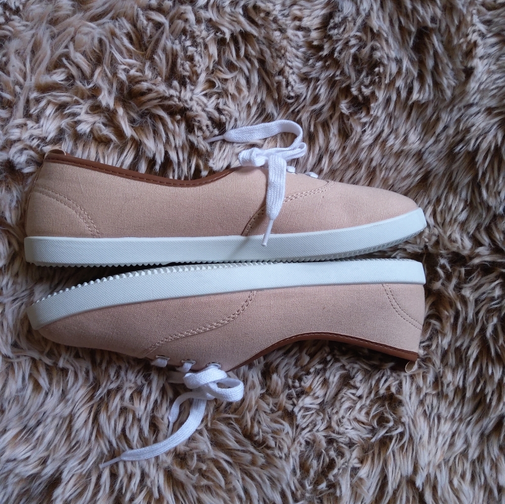 💥New💥H&M Peach Sneakers - Picture 2 of 4